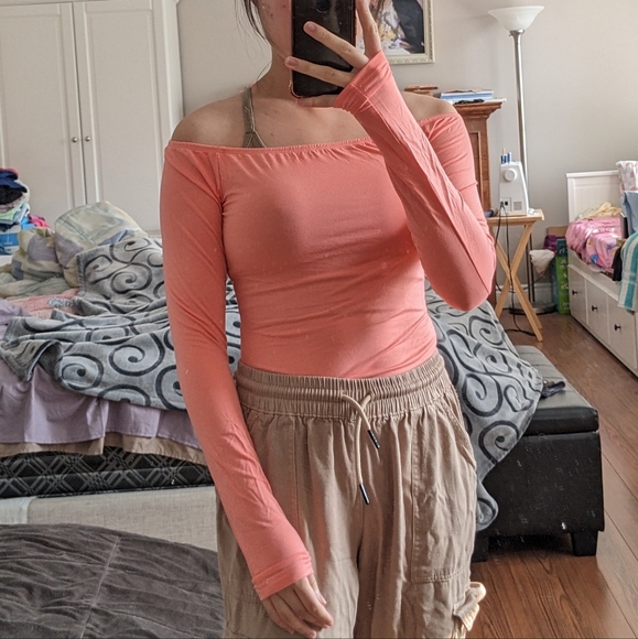 Off Shoulder Bodysuit - Picture 2 of 4